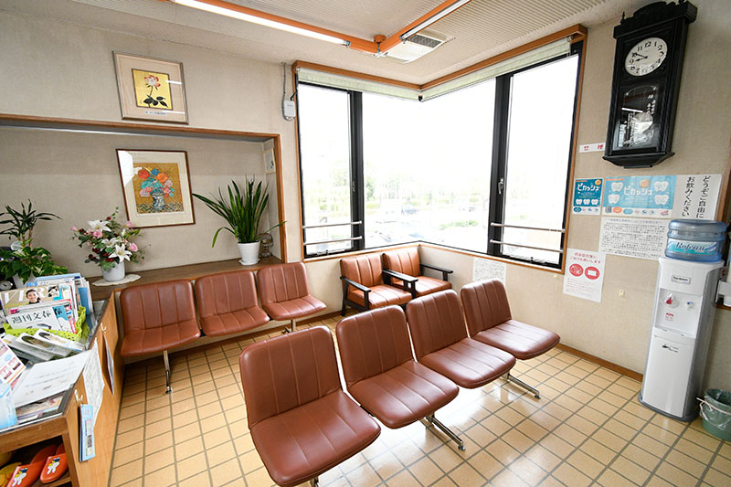 永山歯科・矯正歯科の雰囲気の待合室