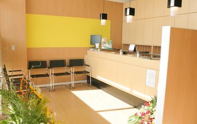 ららぽーと新三郷デンタルクリニック待合・受付